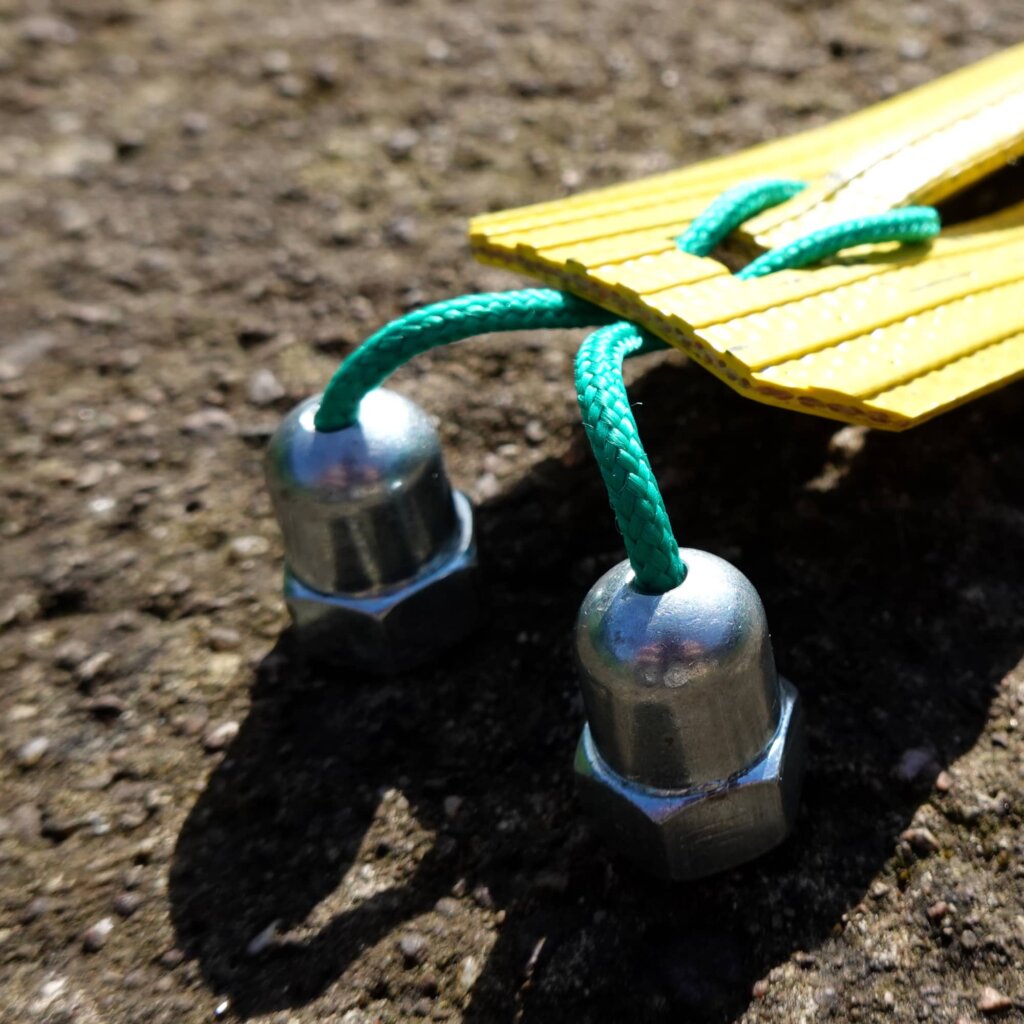 Casse-tête en lance à incendie réformée, paracorde et écrous de roues de vélo upcyclés