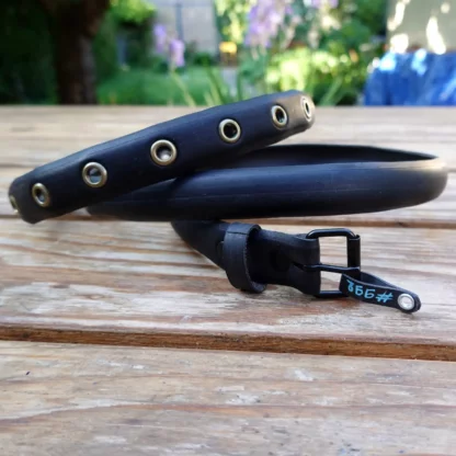 Ceinture noire en pneu de vélo upcyclé