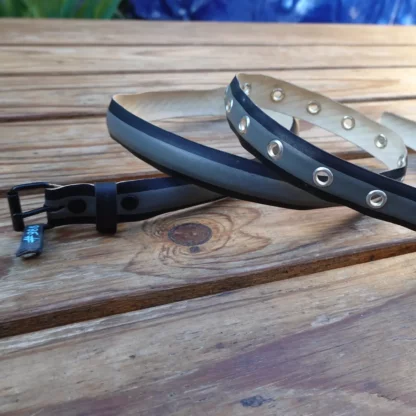 Ceinture noire et grise en pneu de vélo upcyclé