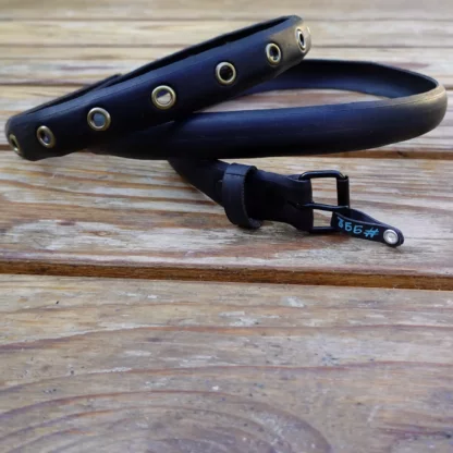Ceinture noire en pneu de vélo upcyclé