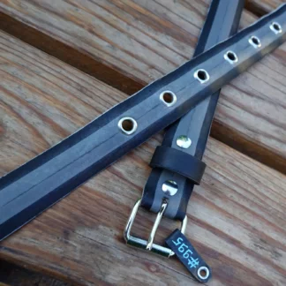 Ceinture grise et noire en pneu de vélo upcyclé