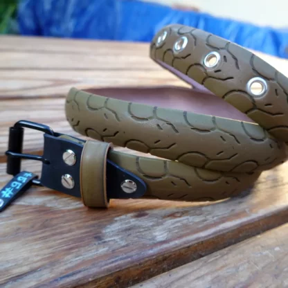Ceinture marron en pneu de vélo upcyclé - avec insert en chambre à air de tracteur