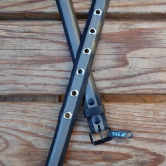 Ceinture noire et grise en pneu de vélo upcyclé