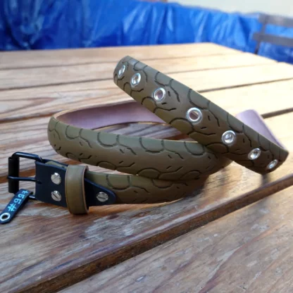 Ceinture marron en pneu de vélo upcyclé - avec insert en chambre à air de tracteur