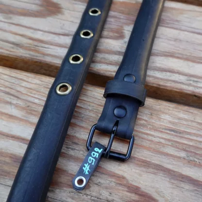 Ceinture noire en pneu de vélo upcyclé