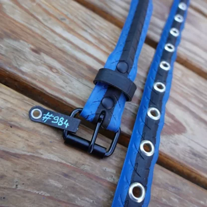 Ceinture noire et bleu en pneu de vélo upcyclé
