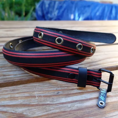 Ceinture noire et rouge en pneu de vélo upcyclé