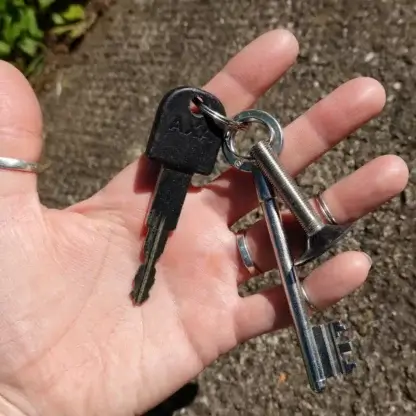 Porte-clés valve de chambre à air de vélo upcyclée - cadeau cycliste