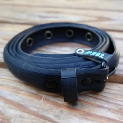Ceinture noire en pneu de vélo upcyclé