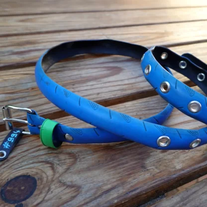 Ceinture en pneu de vélo bleu avec passant vert