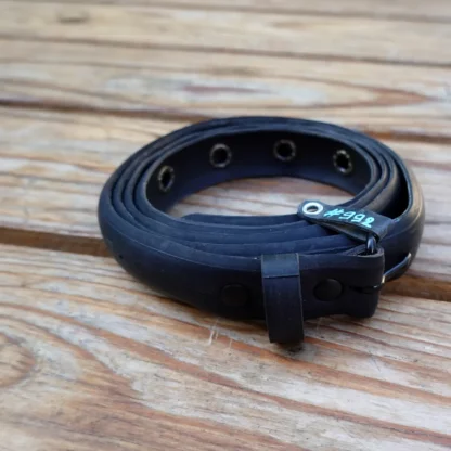 Ceinture noire en pneu de vélo upcyclé
