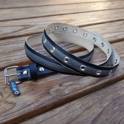 Ceinture grise et noire en pneu de vélo upcyclé