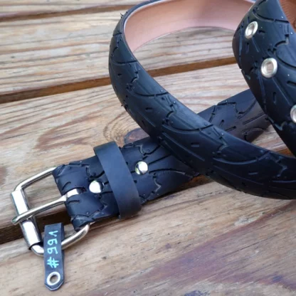 Ceinture noire large en pneu de vélo upcyclé