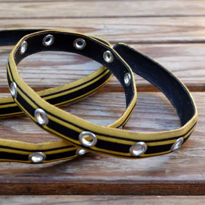 Ceinture jaune et noire en pneu de vélo upcyclé