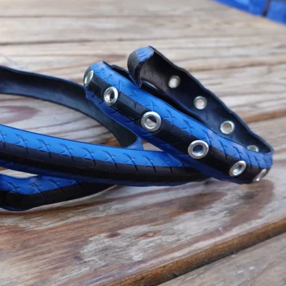 Ceinture noire et bleu en pneu de vélo upcyclé