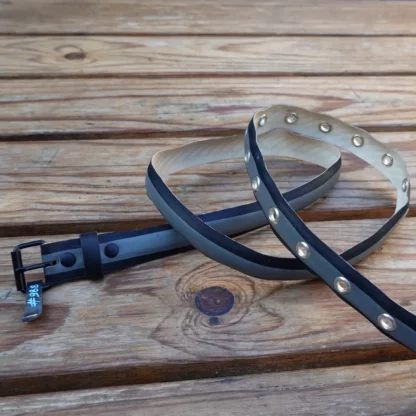 Ceinture noire et grise en pneu de vélo upcyclé