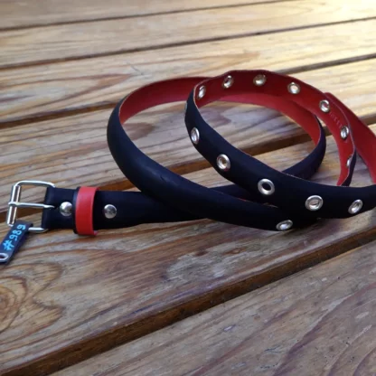 Ceinture noire et rouge en pneu de vélo upcyclé