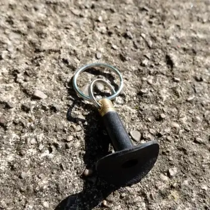Porte-clés valve de chambre à air de vélo upcyclée - cadeau cycliste