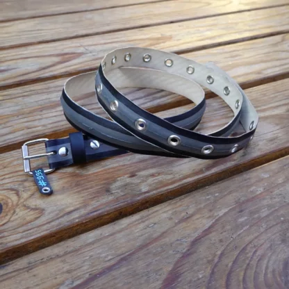 Ceinture grise et noire en pneu de vélo upcyclé
