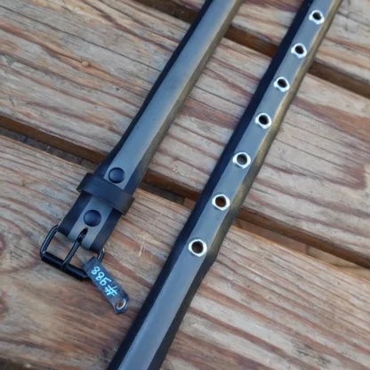 Ceinture noire et grise en pneu de vélo upcyclé