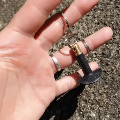 Porte-clés valve de chambre à air de vélo upcyclée - cadeau cycliste