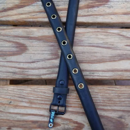 Ceinture noire en pneu de vélo upcyclé