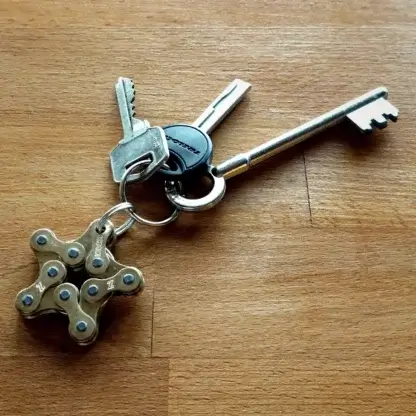 Porte-clés en forme d'étoile en chaîne de vélo upcyclée