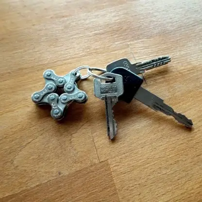 Porte-clés en forme d'étoile en chaîne de vélo upcyclée