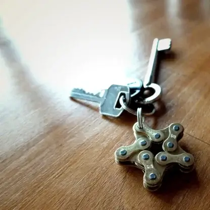 Porte-clés en forme d'étoile en chaîne de vélo upcyclée