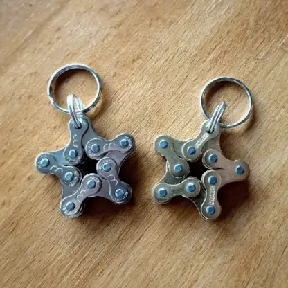 Porte-clés en forme d'étoile en chaîne de vélo upcyclée