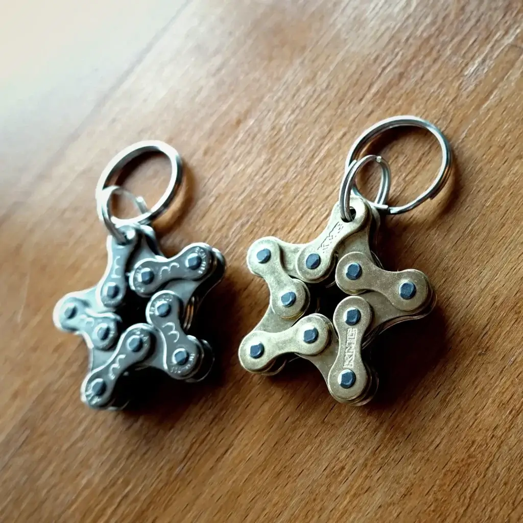 Porte-clés en forme d'étoile en chaîne de vélo upcyclée