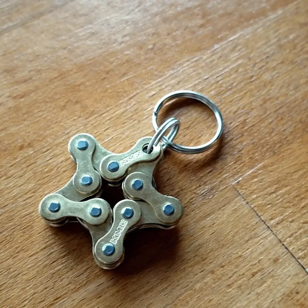 Porte-clés en forme d'étoile en chaîne de vélo upcyclée