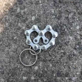 Porte-clés bretzel en chaîne de vélo upcyclée