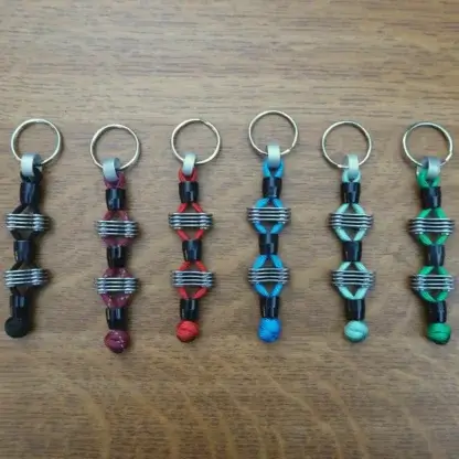 Porte-clés en chaine de vélo, paracorde et écrous de patins de frein upcyclés