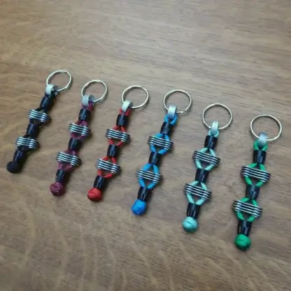 Porte-clés en chaine de vélo, paracorde et écrous de patins de frein upcyclés