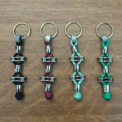 Porte-clés en chaine de vélo, paracorde et écrous de patins de frein upcyclés