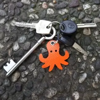 Porte-clés poulpe en tuyau de lance à incendie upcyclé