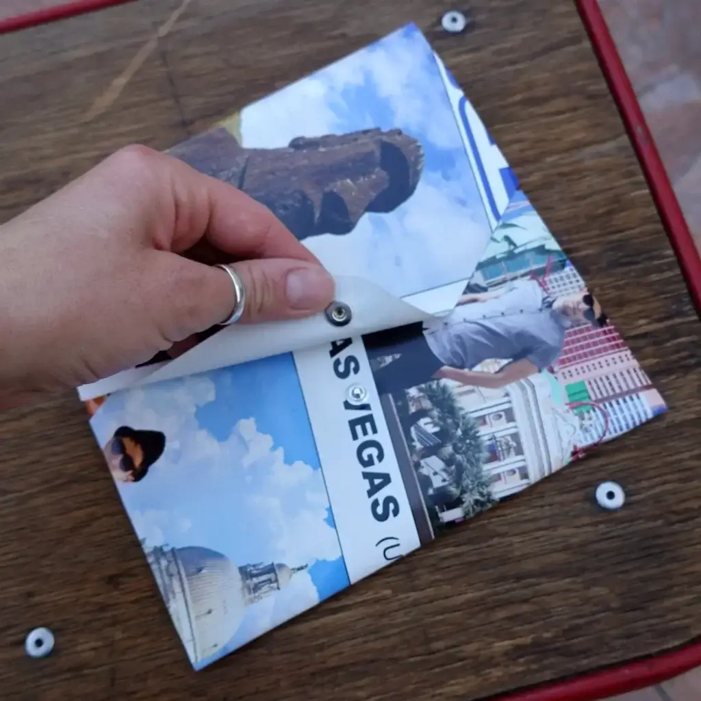 pochette cadeau reutilisable en bache publicitaire upcyclee